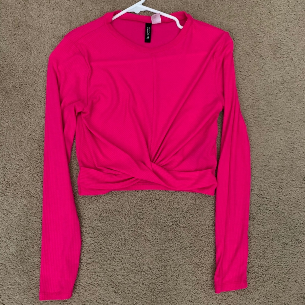 bright pink, long sleeve crop top